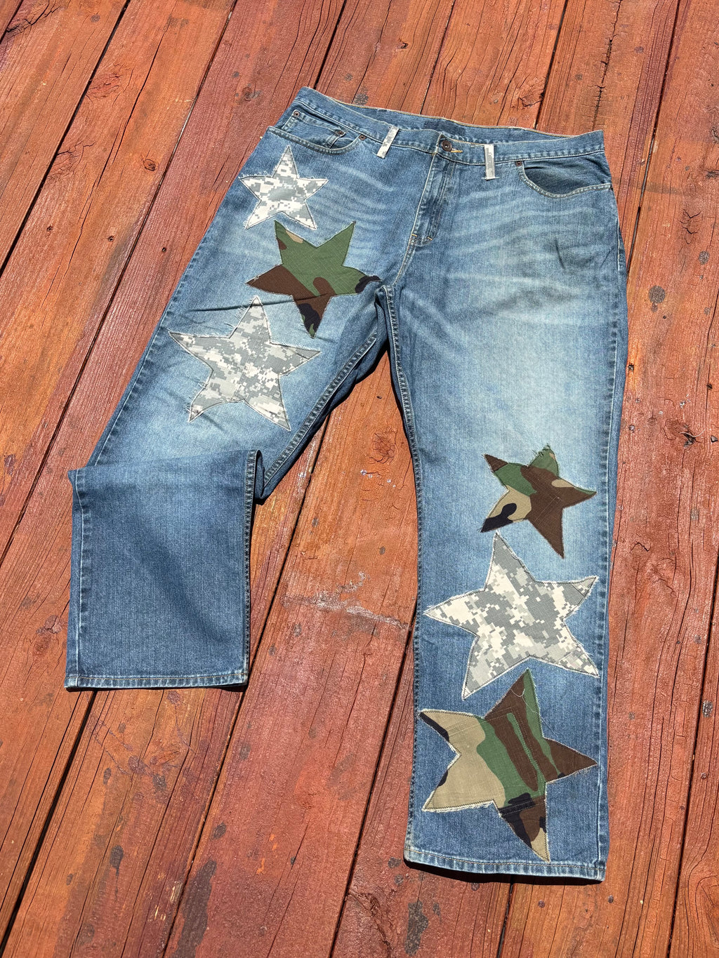 1 OF ⇂ CAMO STARS JEANS