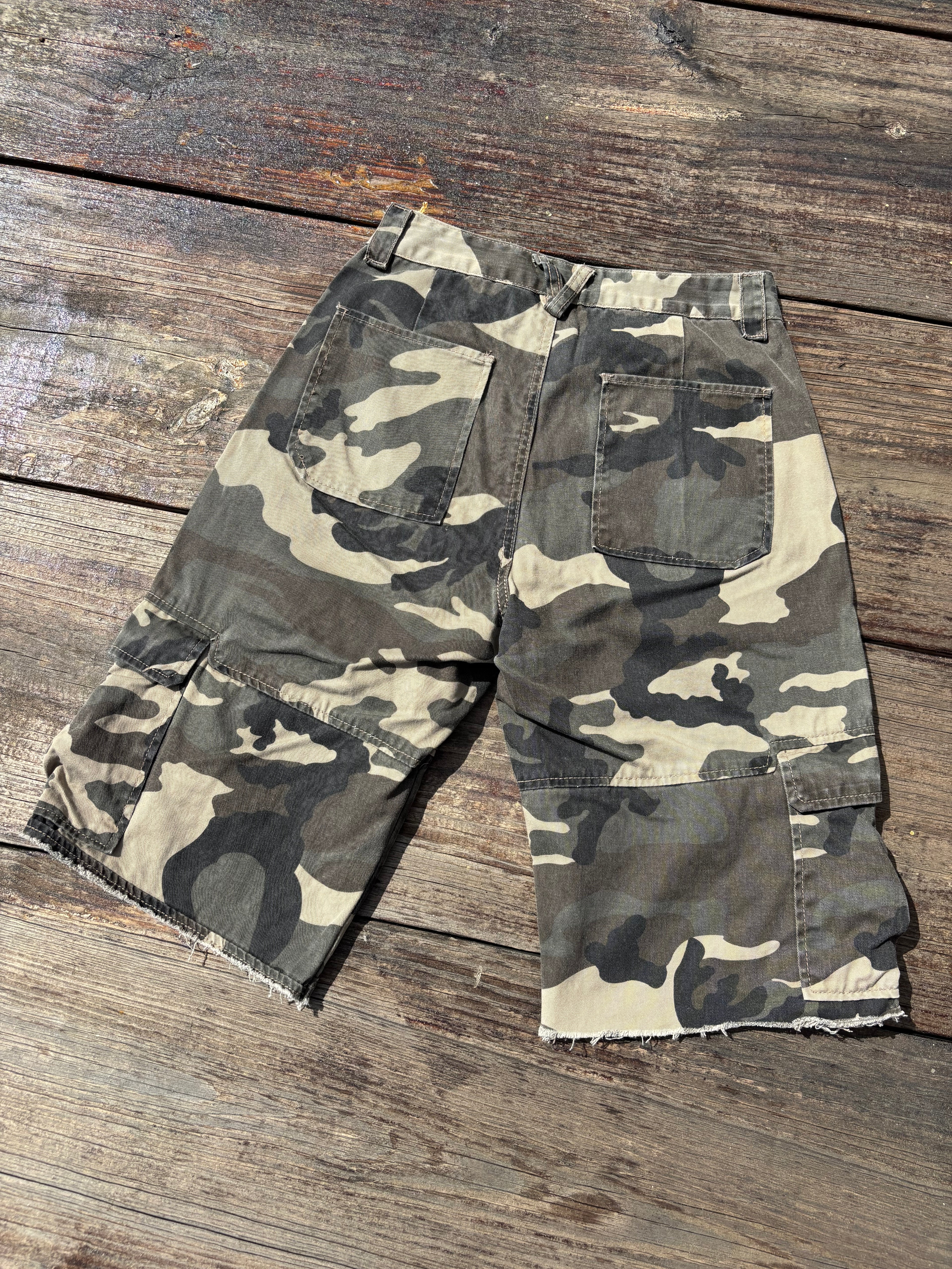 1 OF ⇂ STARS CAMO JORTS