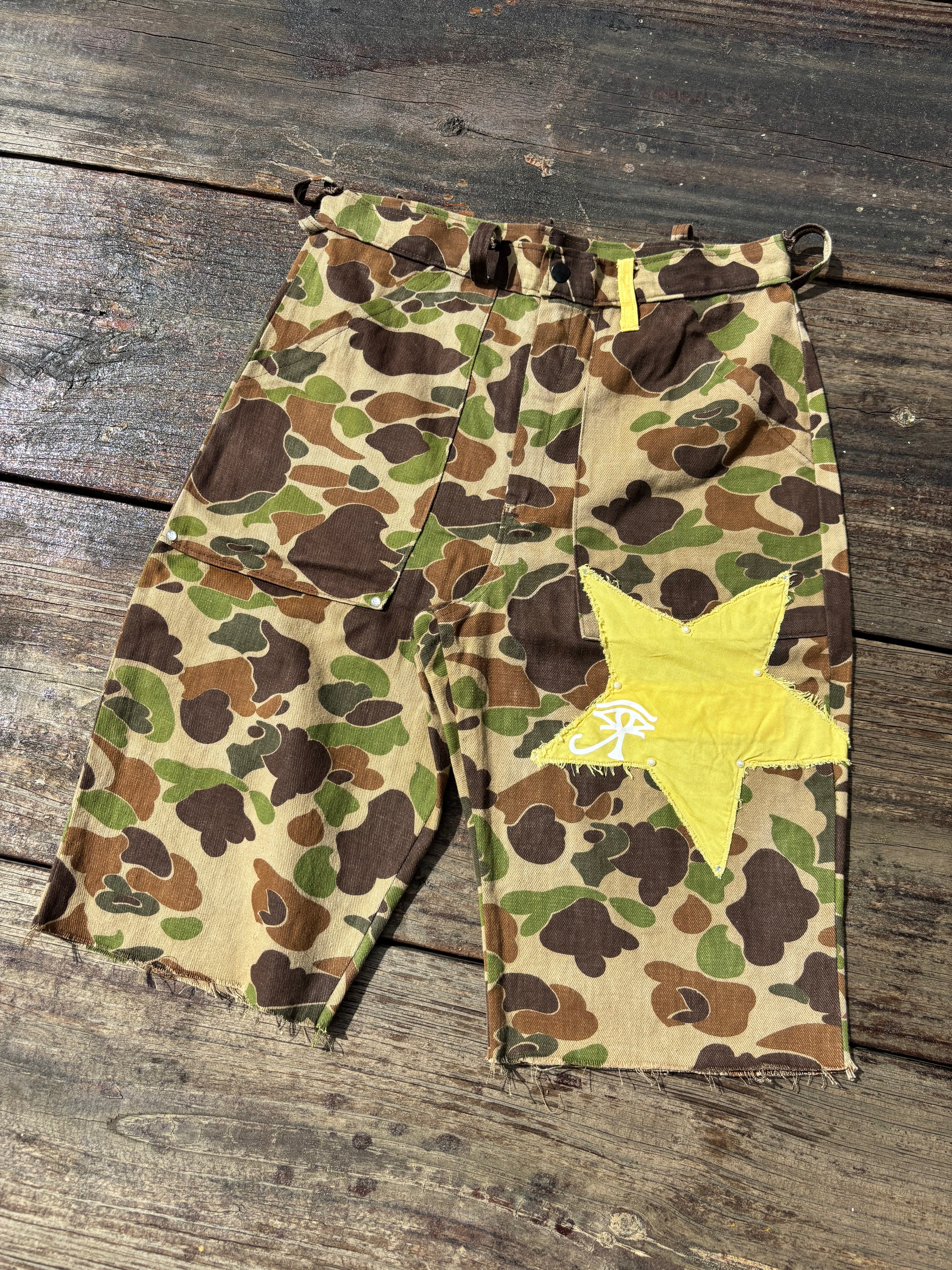 1 OF ⇂ STAR CAMO JORTS